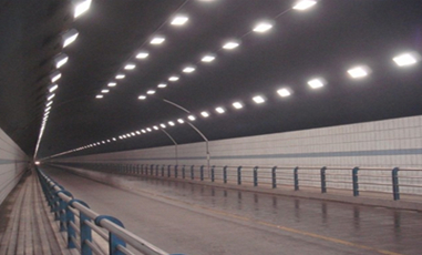 低品位高速道路トンネルの交通安全再構築におけるエネルギー貯蔵自己発光誘導システムの応用に関する研究